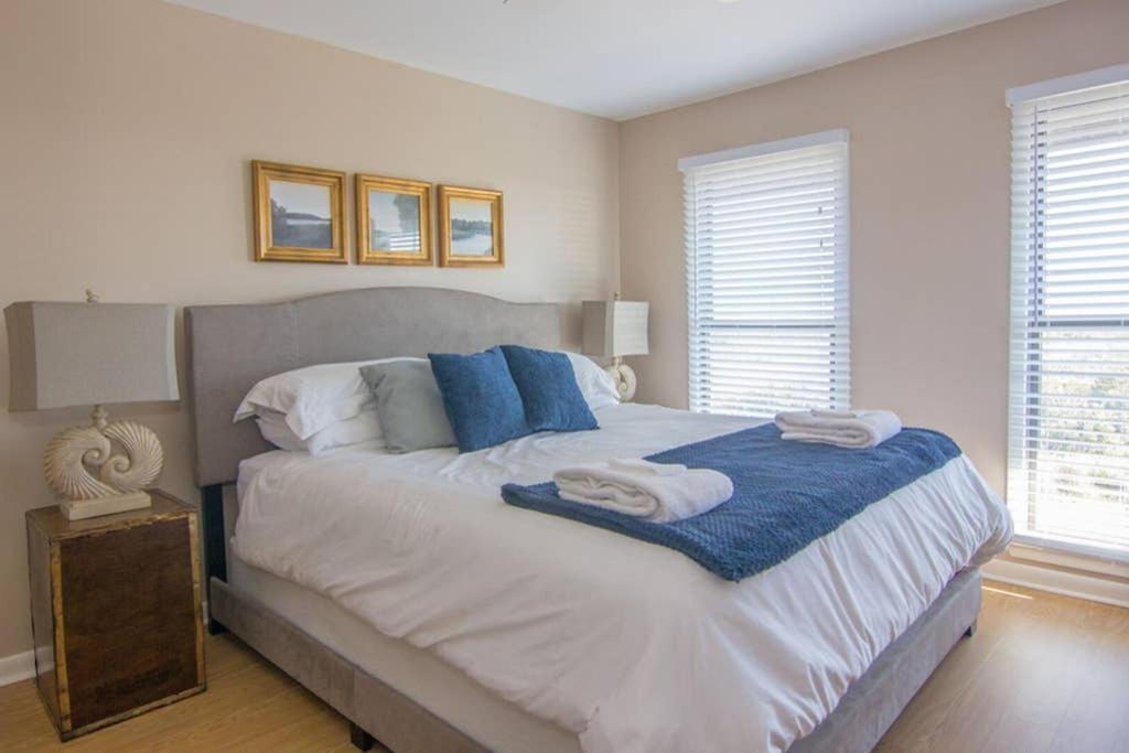 Pelican Point Unobstructed Beach Views Beach Access Out Back Door! Harbor Island Exterior photo