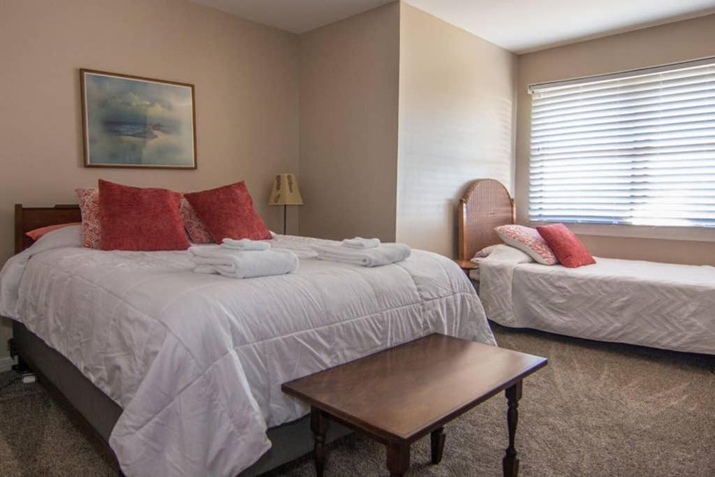 Pelican Point Unobstructed Beach Views Beach Access Out Back Door! Harbor Island Exterior photo