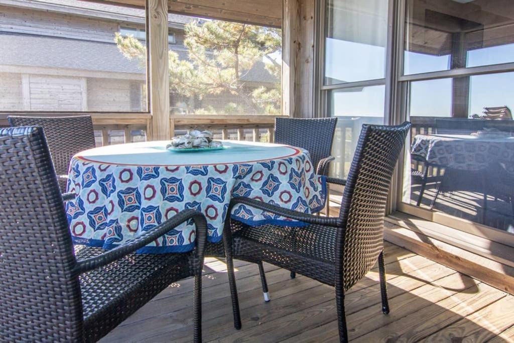 Pelican Point Unobstructed Beach Views Beach Access Out Back Door! Harbor Island Exterior photo