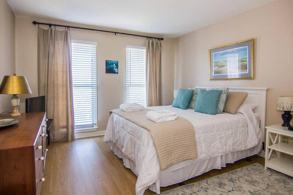 Pelican Point Unobstructed Beach Views Beach Access Out Back Door! Harbor Island Exterior photo