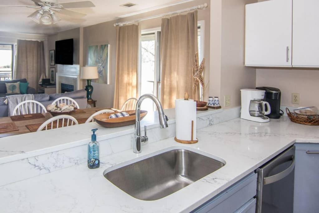 Pelican Point Unobstructed Beach Views Beach Access Out Back Door! Harbor Island Exterior photo